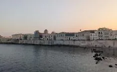 Ortigia paga il prezzo del boom: hotel e b&b pi&ugrave; che alloggi. Le associazioni: &laquo;Perdiamo il valore sociale del quartiere&raquo;