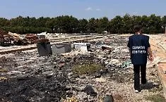 Discarica abusiva e rifiuti dati alle fiamme: sequestrata un&rsquo;area di 6.600 metri quadrati nel Siracusano