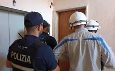 Siracusa, blitz nelle case popolari: scoperti allacci abusivi
