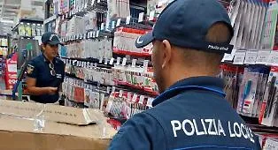 Melilli, sequestrati oltre 250 articoli di cancelleria privi del marchio CE: sanzioni per 6 mila euro