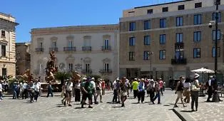 Task force contro le guide turistiche abusive: quasi 60mila euro di sanzioni a Siracusa
