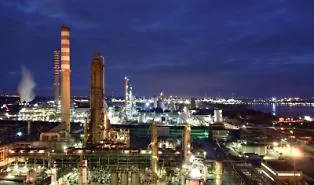 Petrolio, la raffineria Isab vola: produce 320mila barili al giorno, ma rimane l'incognita del contratto Trafigura