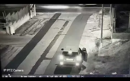 Il sacco nero, la sosta e la fuga: cos&igrave; le telecamere hanno incastrato chi abbandona i rifiuti 