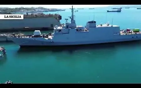 Augusta, Nave Foscari fuori dal bacino: ora si prosegue a galla