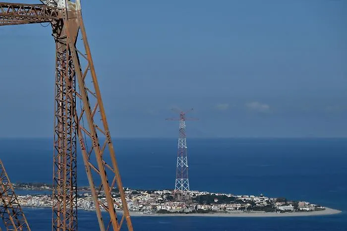 Il caro energia rischia di paralizzare anche lo Stretto di Messina:  pescatori e armatori pronti al fermo e al blocco del transito 
