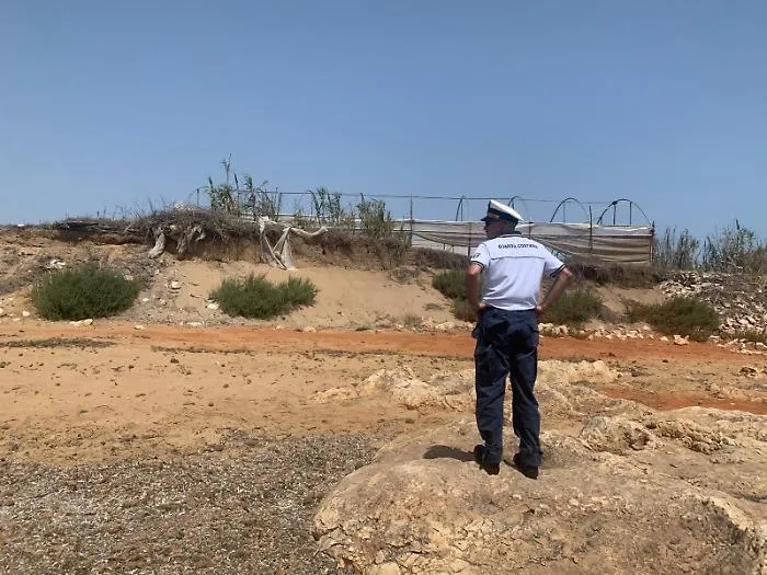 Discarica abusiva sulla costa di Portopalo: denunciati i titolari di due aziende agricole