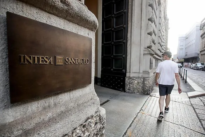Intesa Sanpaolo alza la posta su Mps: rilancio cash e ultimatum prima dell'assemblea, sul piatto 0,25 euro in pi&ugrave; in contanti 