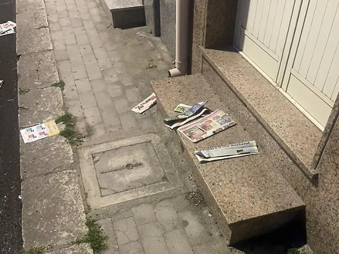 Basta carta per strada: scatta il divieto di volantinaggio