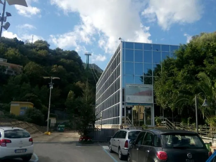 Pi&ugrave; posti riservati ai residenti nel parcheggio di Mazzar&ograve;