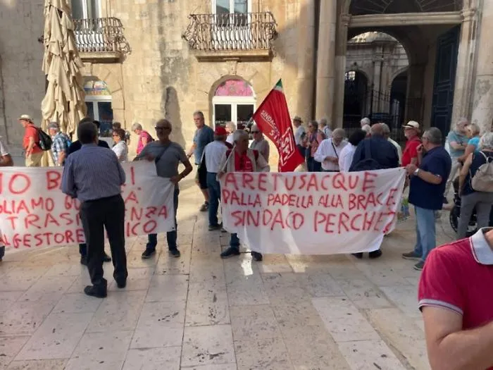 Caos acqua a Siracusa: polemiche sul deposito cauzionale Aretusacque e rubinetti a secco in citt&agrave;